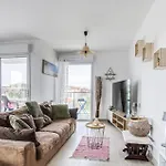 Appartement 2 Bedroom Stunning In *