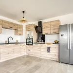2 Bedroom Stunning In Apartment