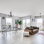 2 Bedroom Stunning In Apartment *