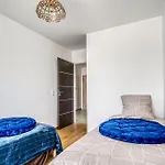 Apartment 2 Bedroom Stunning In *