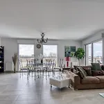 2 Bedroom Stunning In *