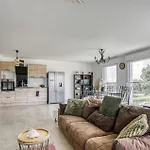 2 Bedroom Stunning In Apartment *