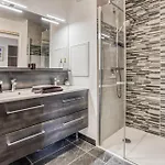 Apartment 2 Bedroom Stunning In *