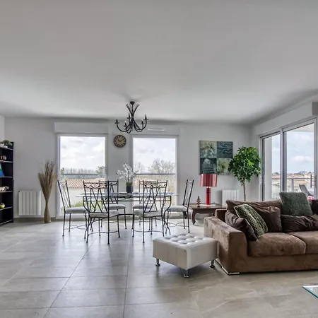 2 Bedroom In *